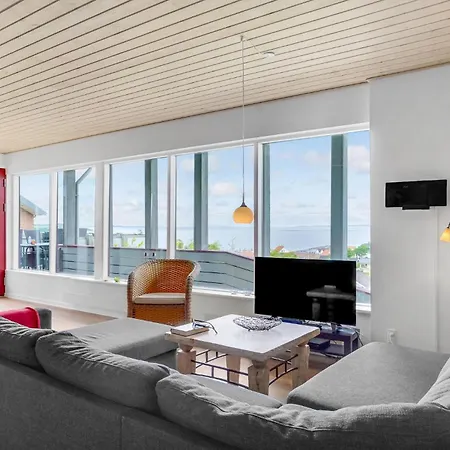 Vakantiehuis Three-bedroom In Farso *